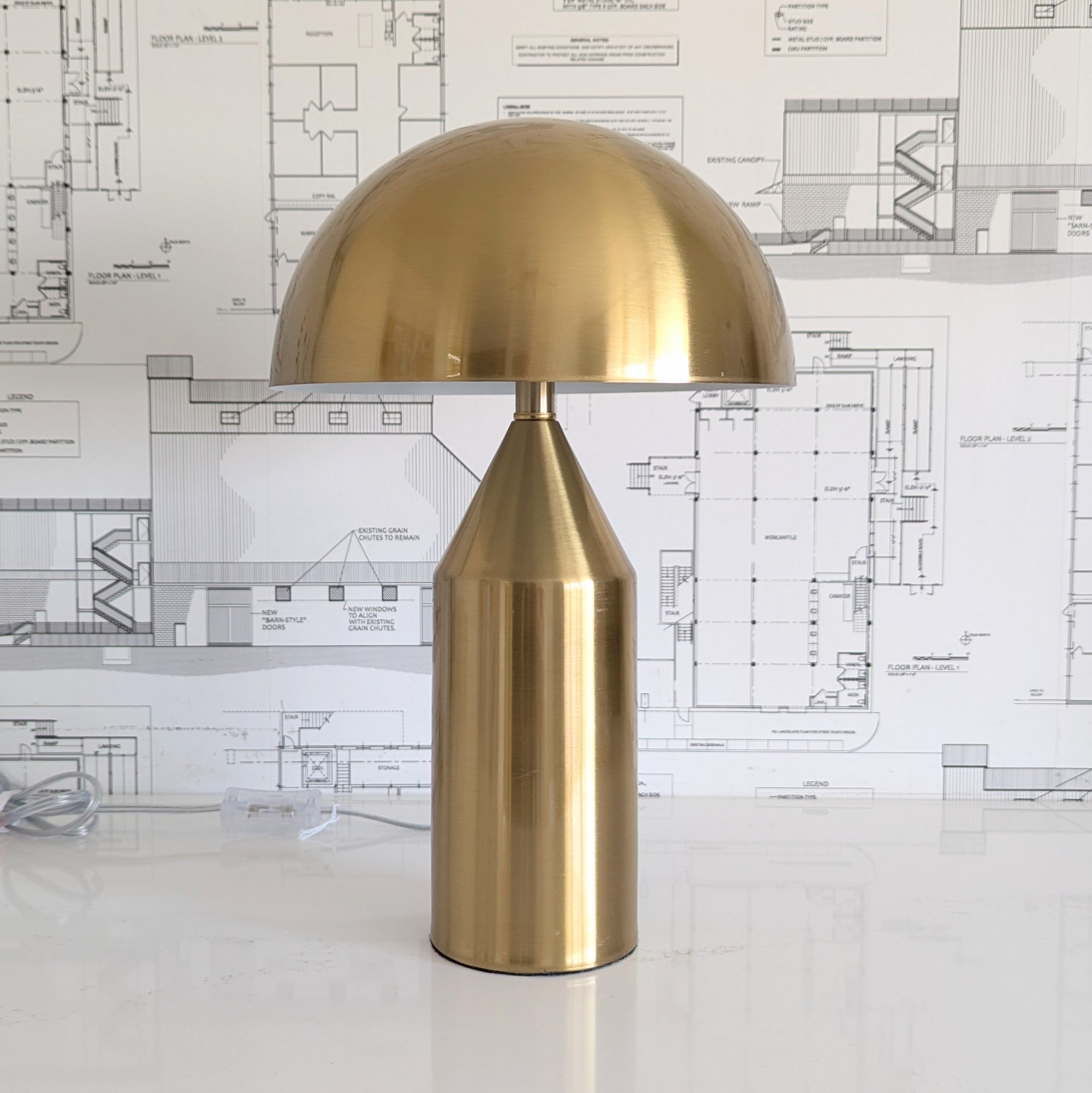 Mid Mod Lamp in Gold