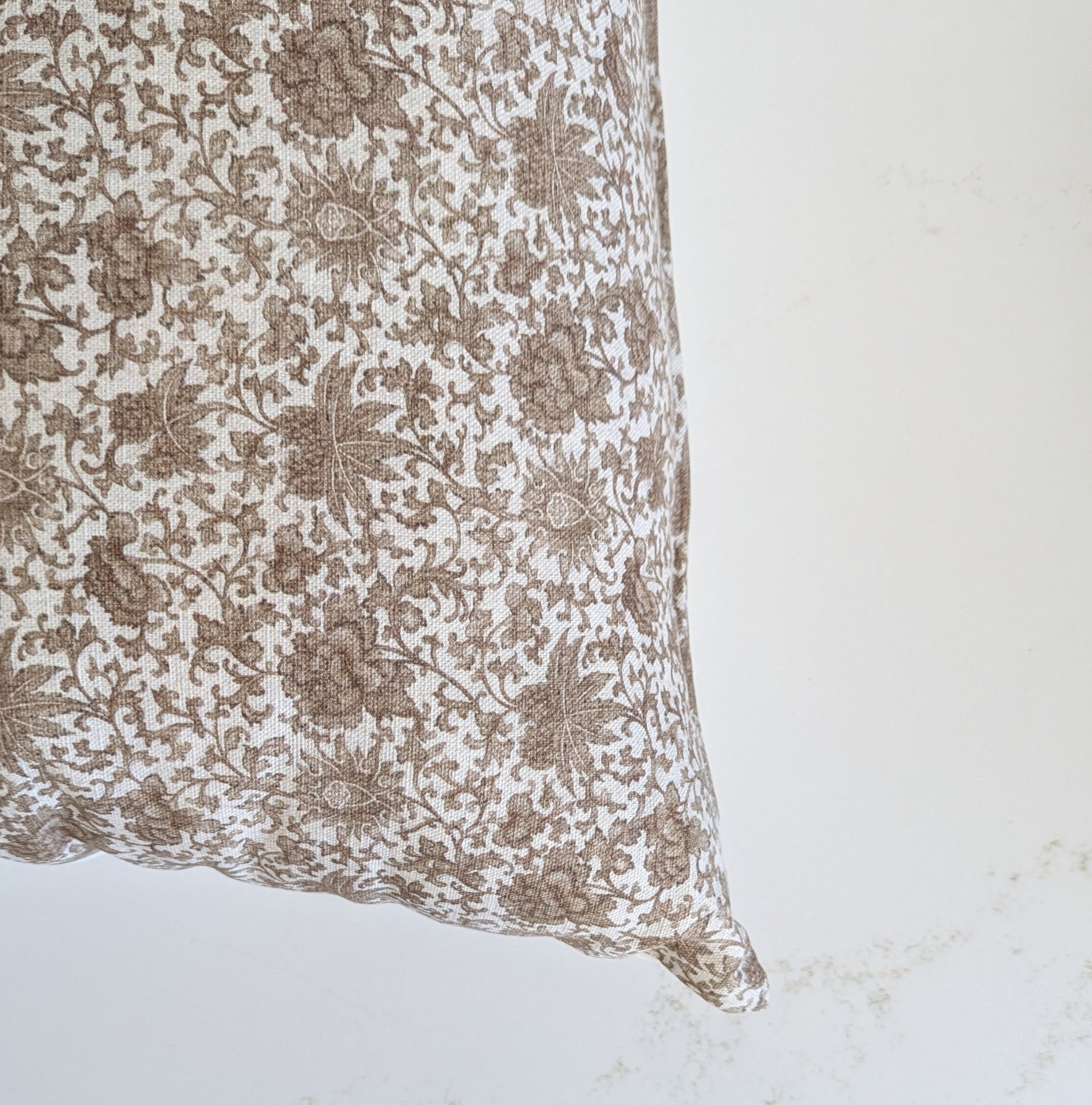 Isadora 22x22 Pillow