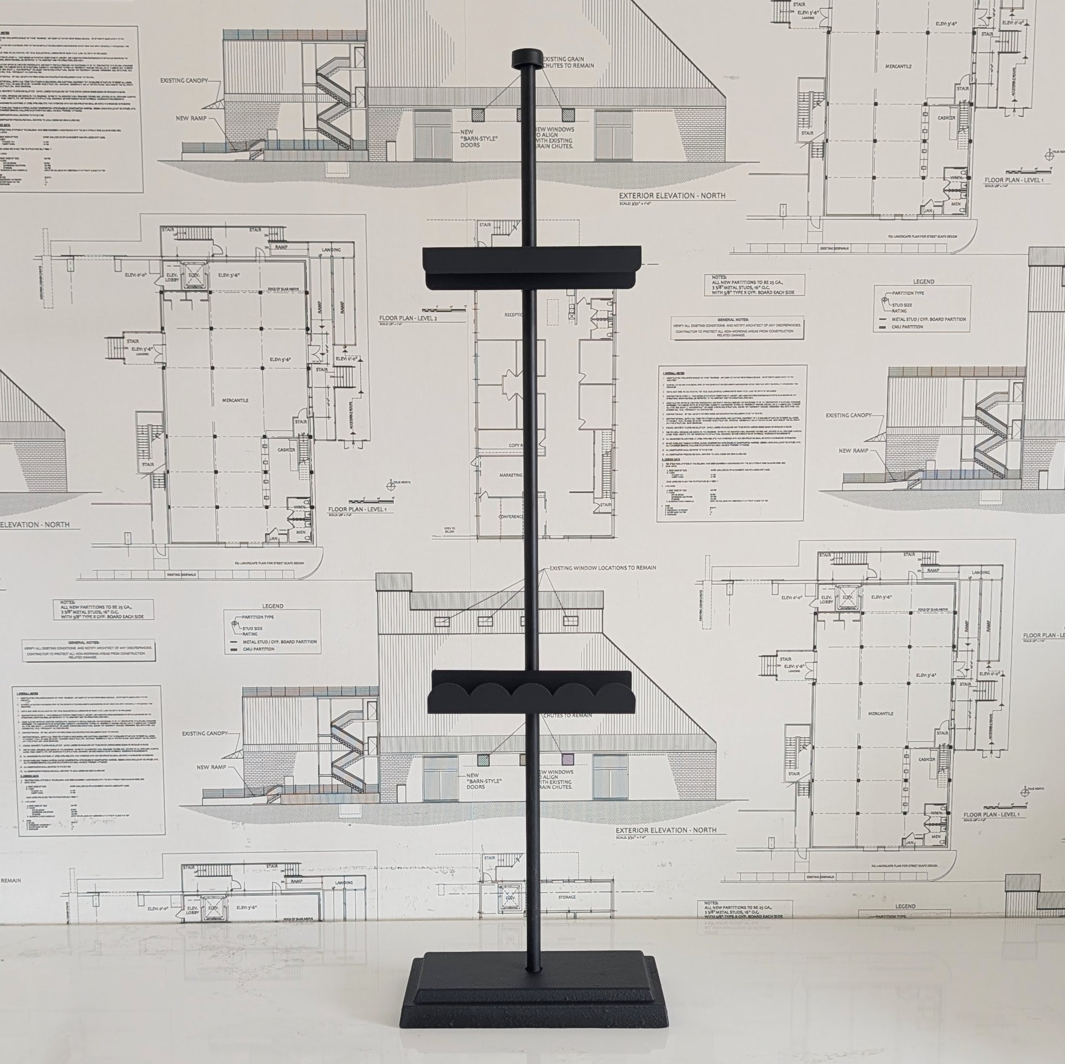 Black Scalloped Easel